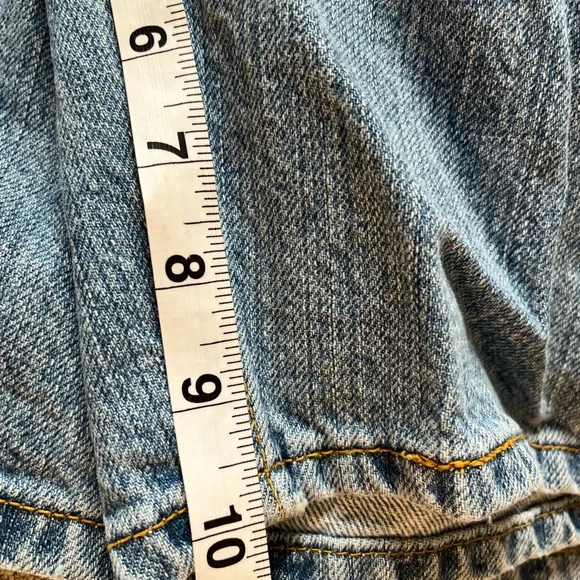 Vintage Levi’s Men’s 505 Regular Fit Denim Shorts 10” Inseam Light Wash Size W42